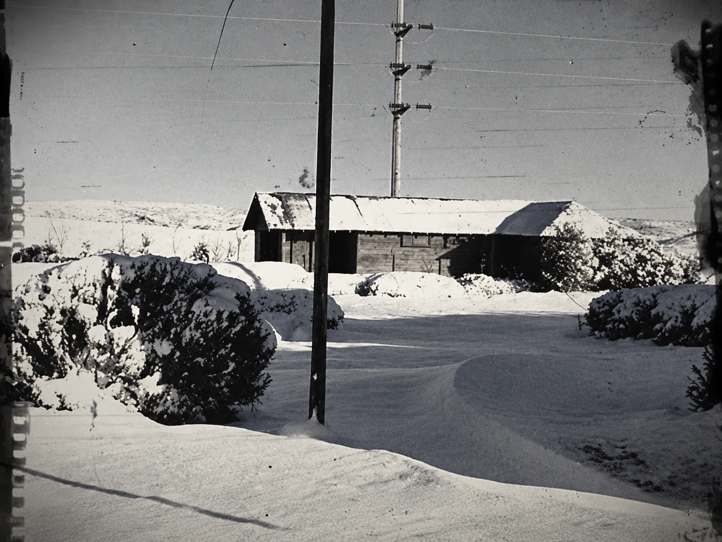 Registro histórico del establecimiento cubierto de nieve